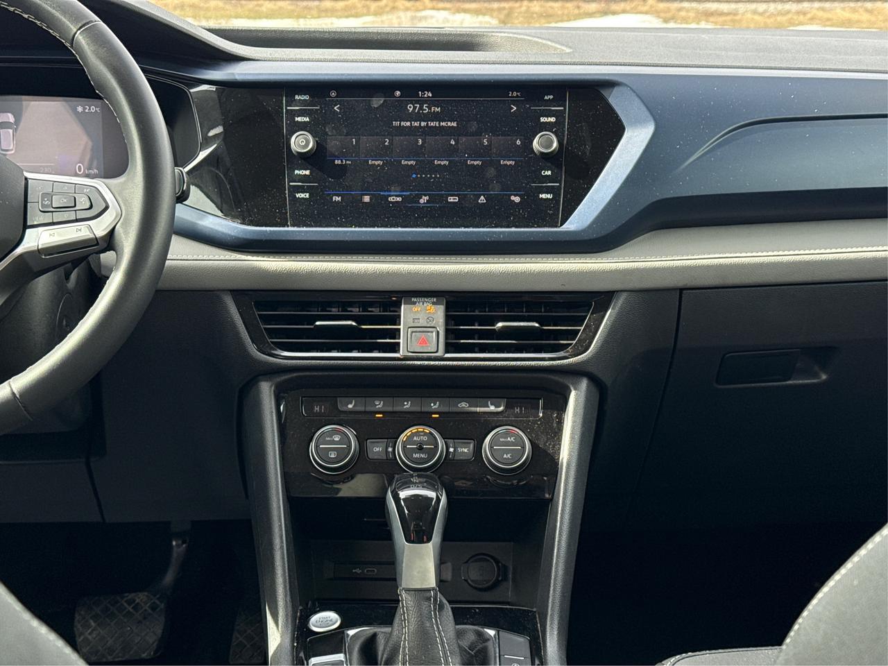 2024 Volkswagen Taos POWER & HEATED SEATS LOW KMS WE FINANCE ALL CREDIT Photo