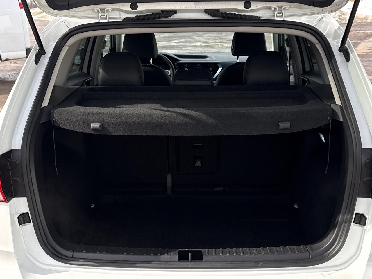 2024 Volkswagen Taos POWER & HEATED SEATS LOW KMS WE FINANCE ALL CREDIT Photo