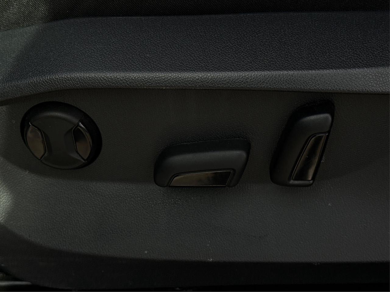 2024 Volkswagen Taos POWER & HEATED SEATS LOW KMS WE FINANCE ALL CREDIT Photo