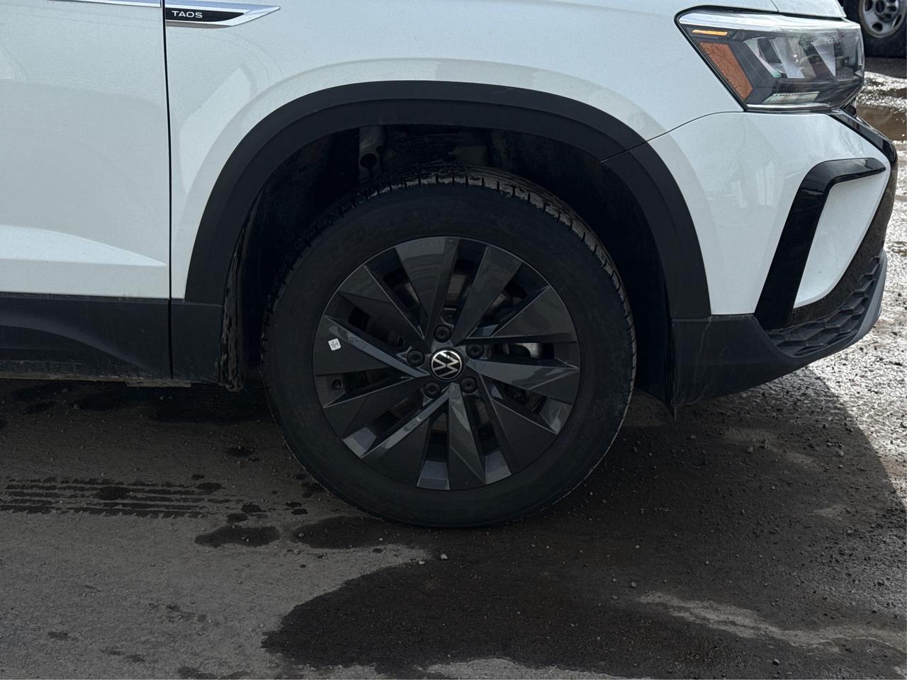 2024 Volkswagen Taos POWER & HEATED SEATS LOW KMS WE FINANCE ALL CREDIT Photo