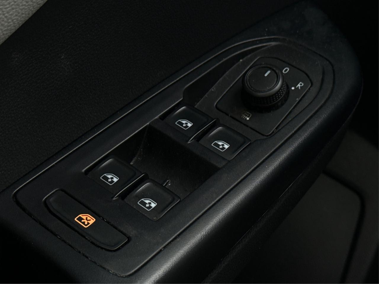 2024 Volkswagen Taos POWER & HEATED SEATS LOW KMS WE FINANCE ALL CREDIT Photo