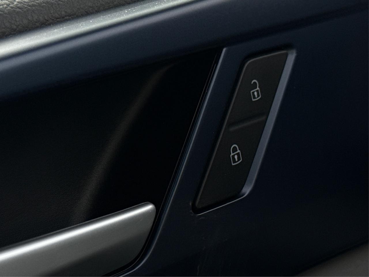 2024 Volkswagen Taos POWER & HEATED SEATS LOW KMS WE FINANCE ALL CREDIT Photo