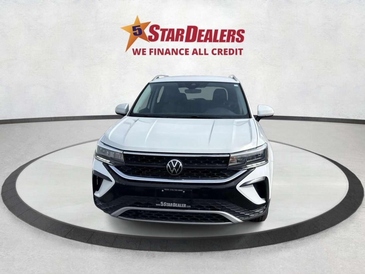 2024 Volkswagen Taos POWER & HEATED SEATS LOW KMS WE FINANCE ALL CREDIT Photo1