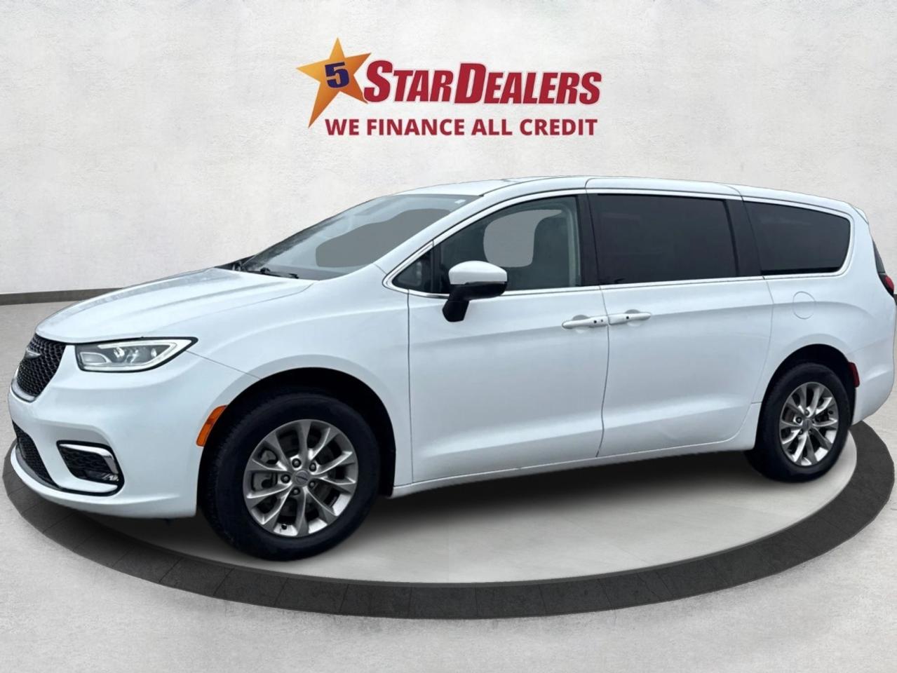 2023 Chrysler Pacifica AWD LEATHER HEATED SEATS WE FINANCE ALL CREDIT! Photo2