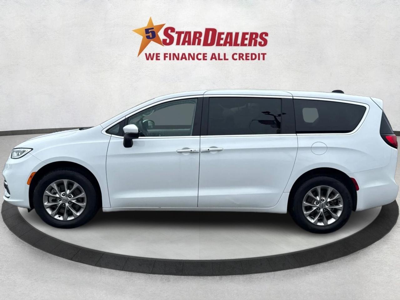 2023 Chrysler Pacifica AWD LEATHER HEATED SEATS WE FINANCE ALL CREDIT! Photo3