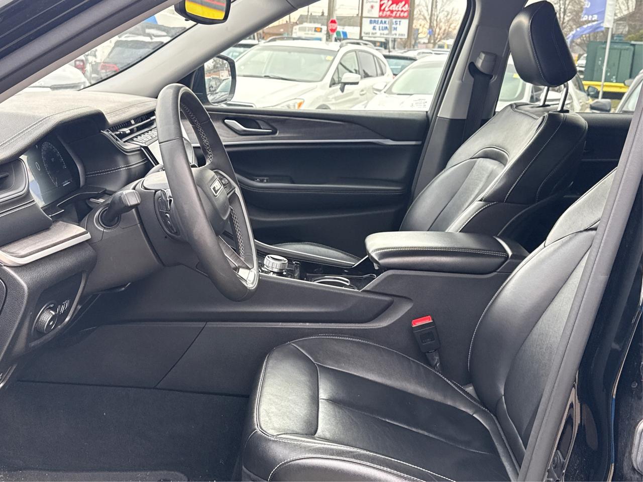 2023 Jeep Grand Cherokee NAV LEATHER HEATED SEATS! WE FINANCE ALL CREDIT! Photo