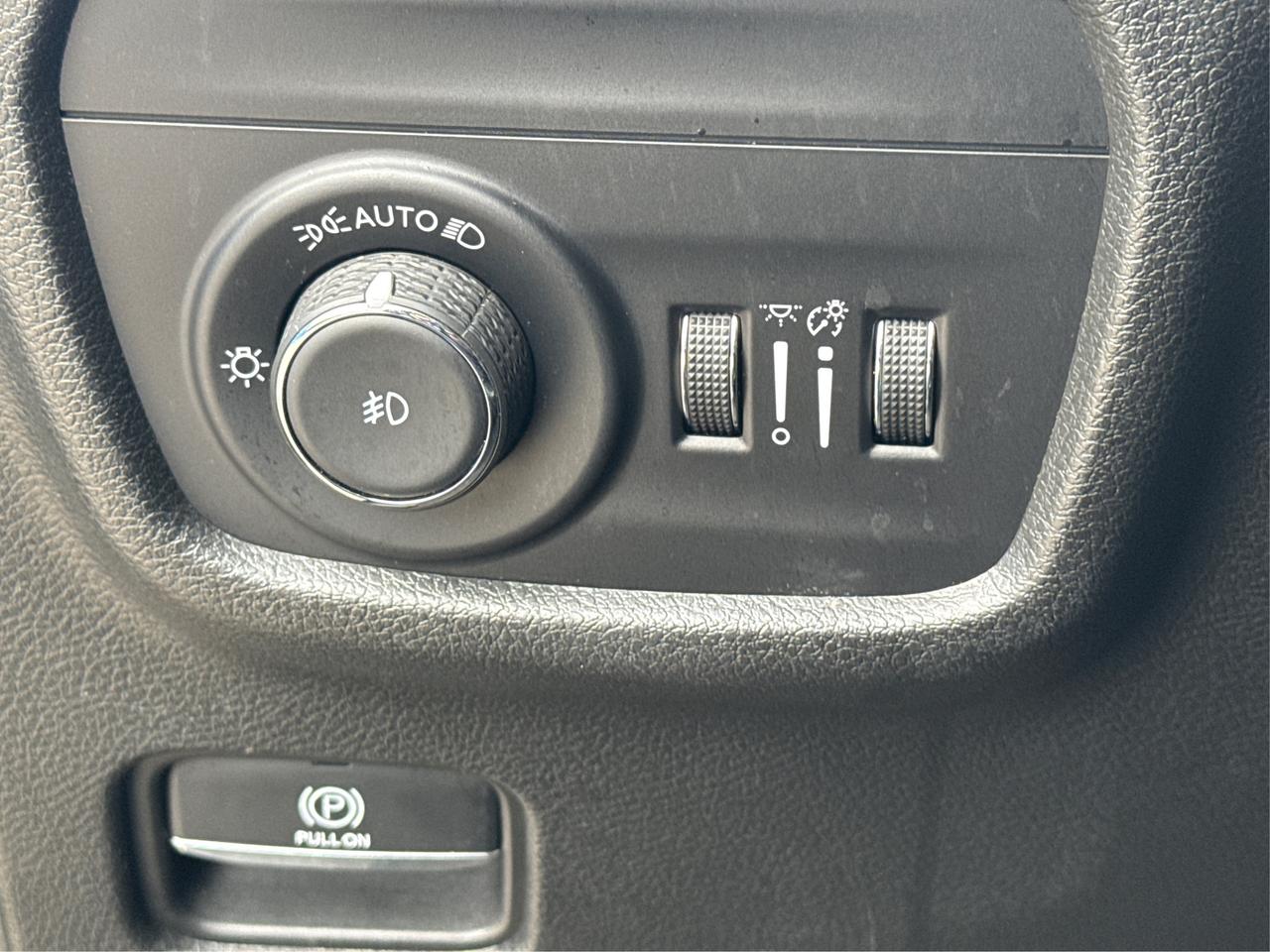 2023 Jeep Grand Cherokee NAV LEATHER HEATED SEATS! WE FINANCE ALL CREDIT! Photo