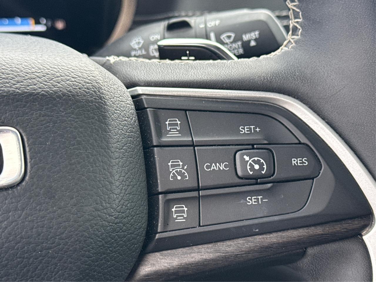 2023 Jeep Grand Cherokee NAV LEATHER HEATED SEATS! WE FINANCE ALL CREDIT! Photo