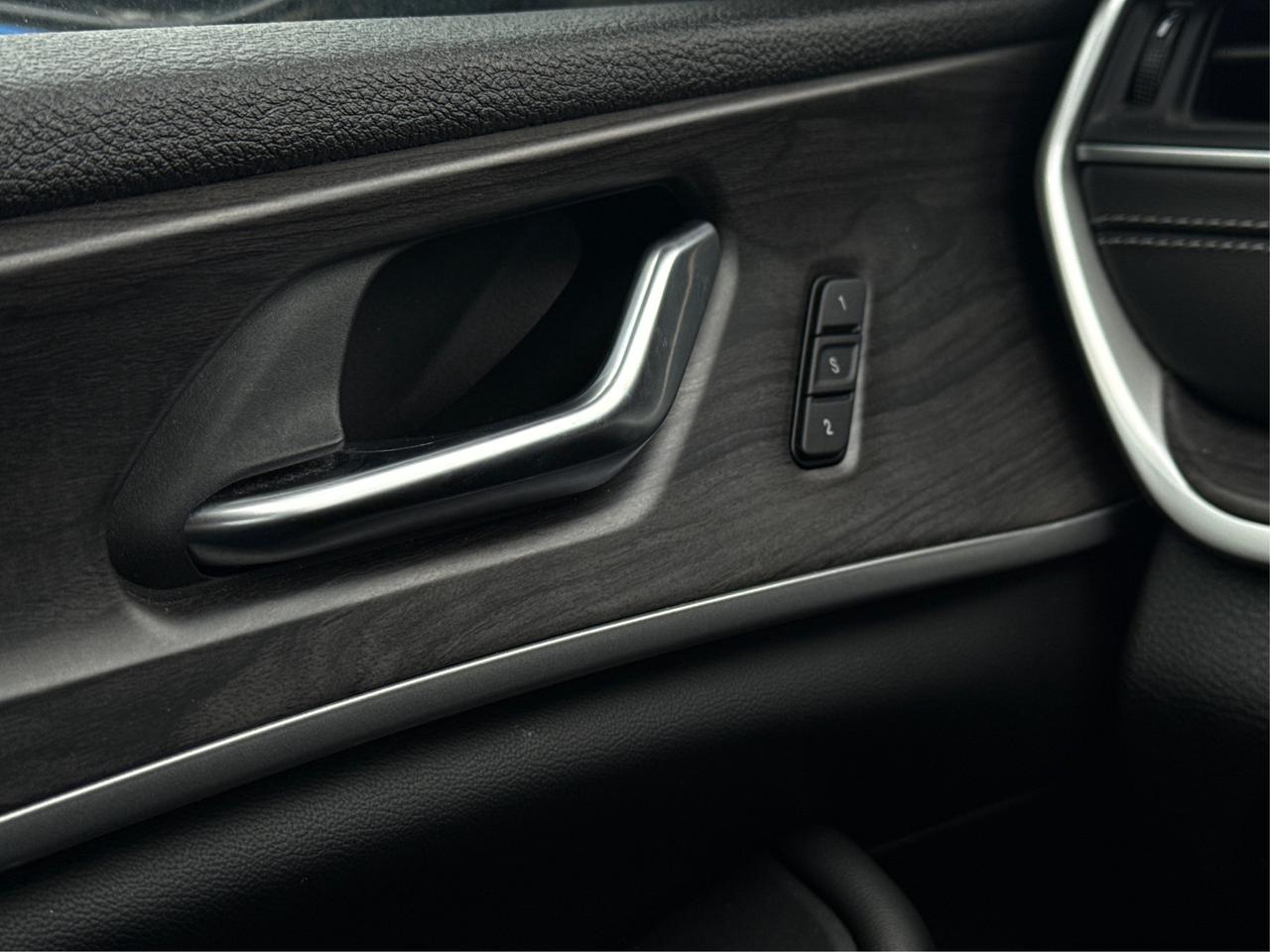 2023 Jeep Grand Cherokee NAV LEATHER HEATED SEATS! WE FINANCE ALL CREDIT! Photo