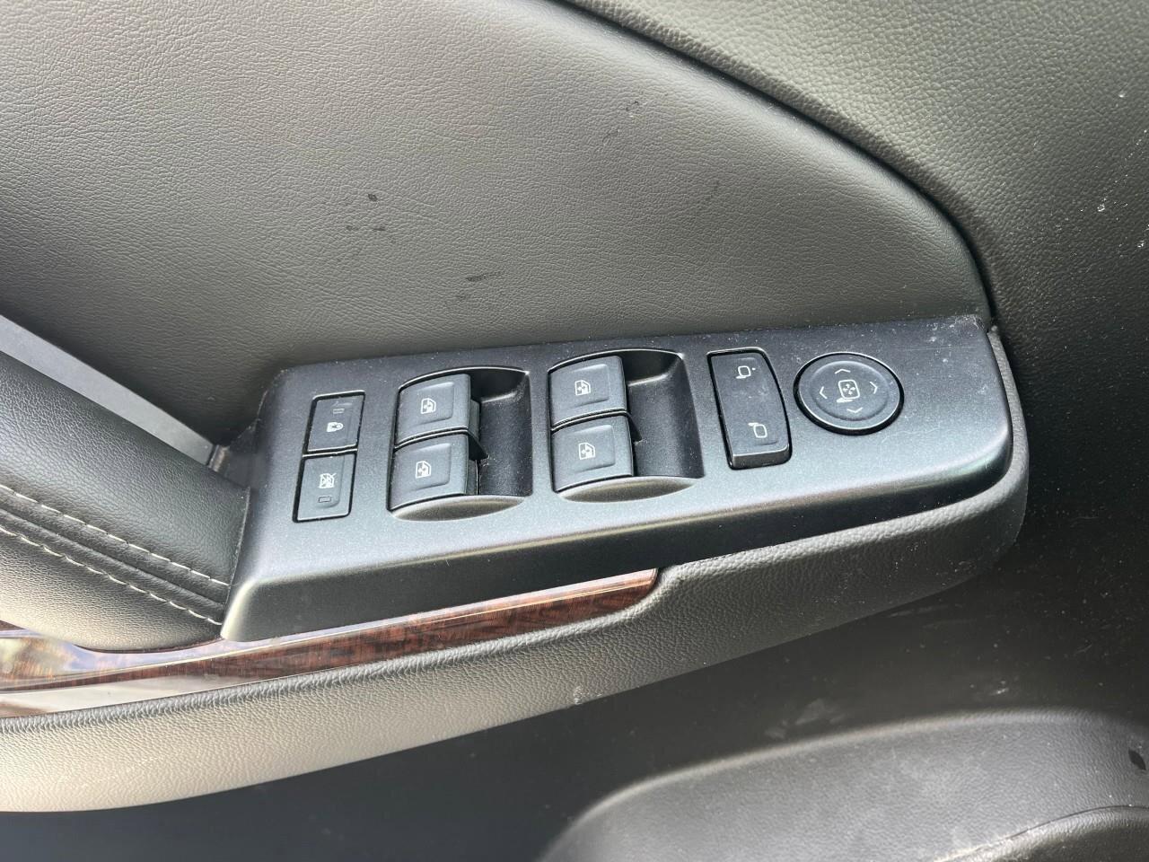 2017 GMC Yukon 4WD 4dr SLE Photo