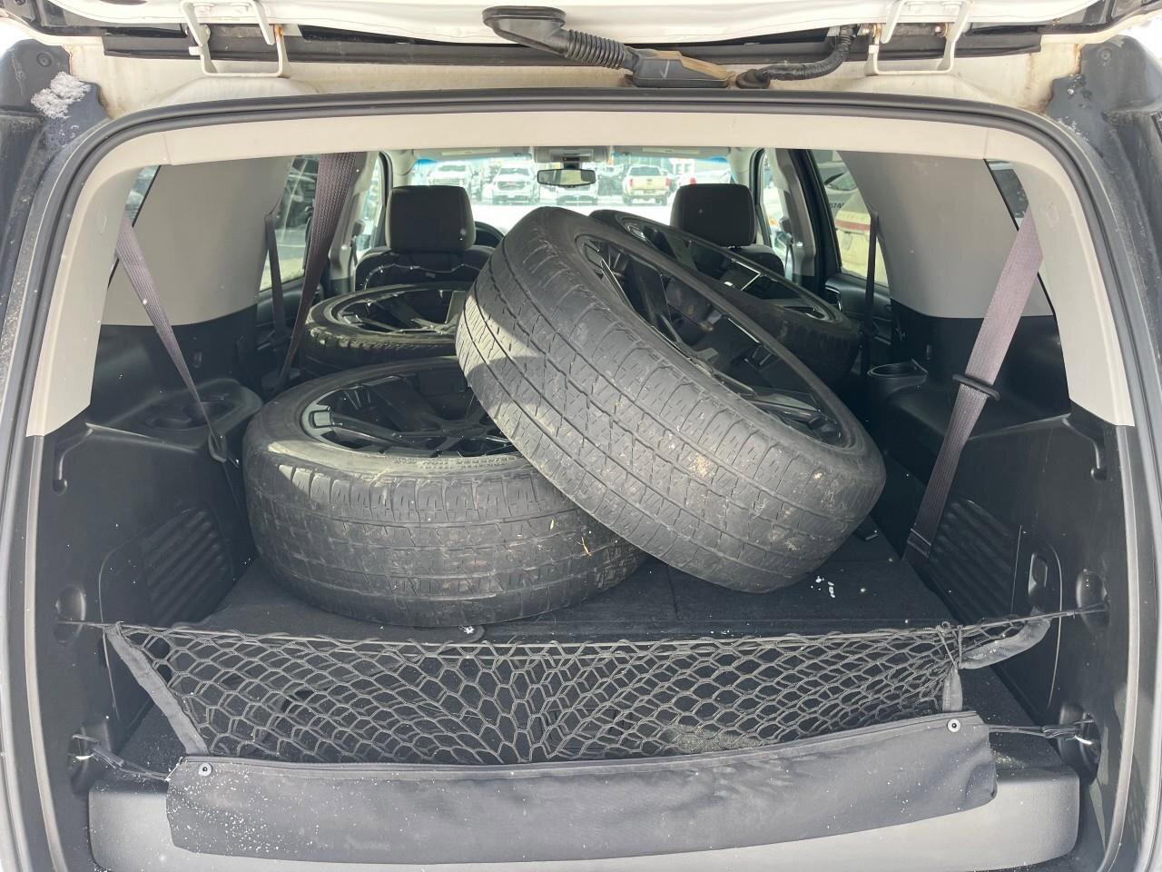 2017 GMC Yukon 4WD 4dr SLE Photo