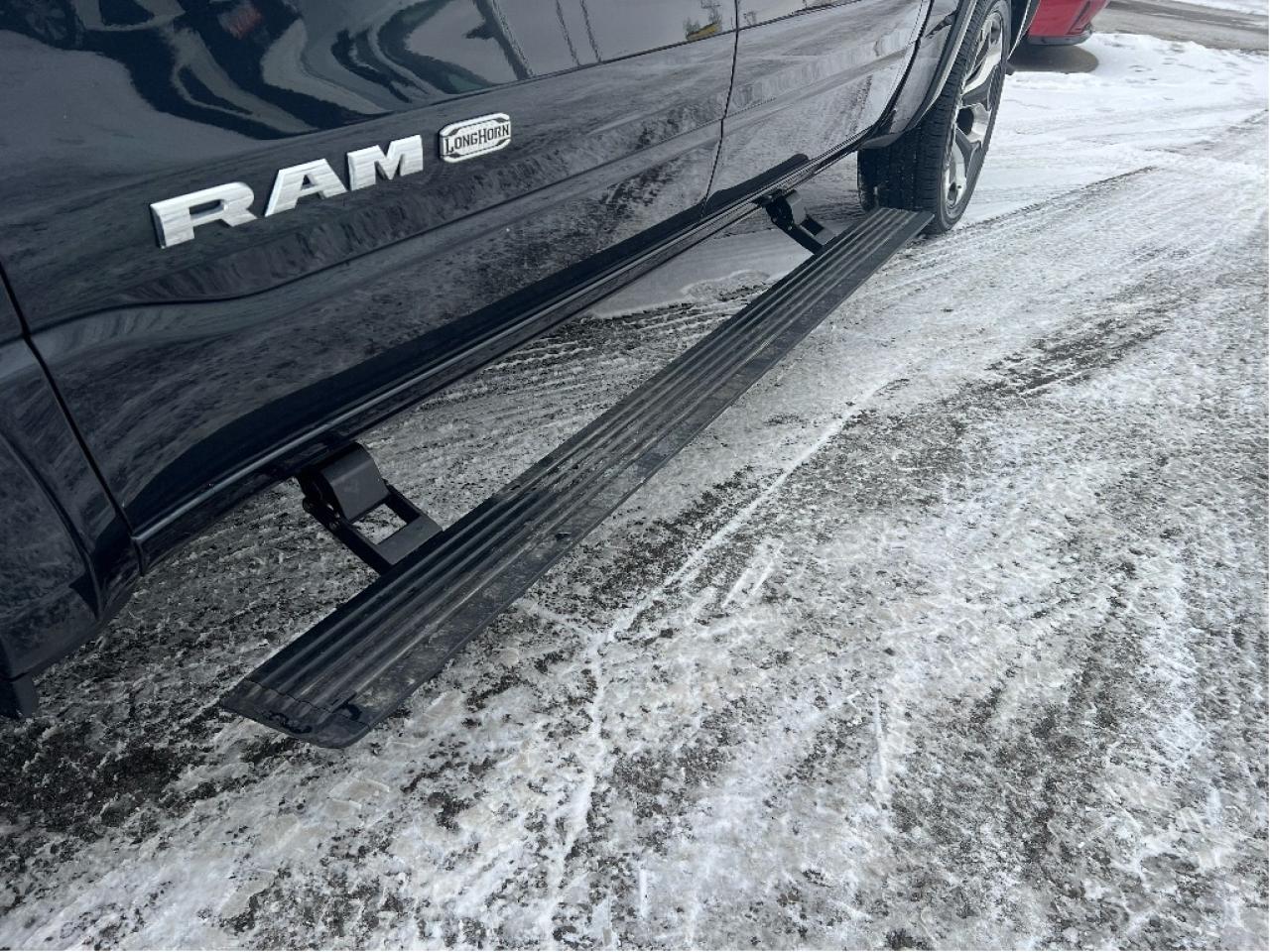 2021 RAM 1500 Longhorn Crew 4x4 V8 *LTHR *NAVI *SUN *MAX TOW Photo