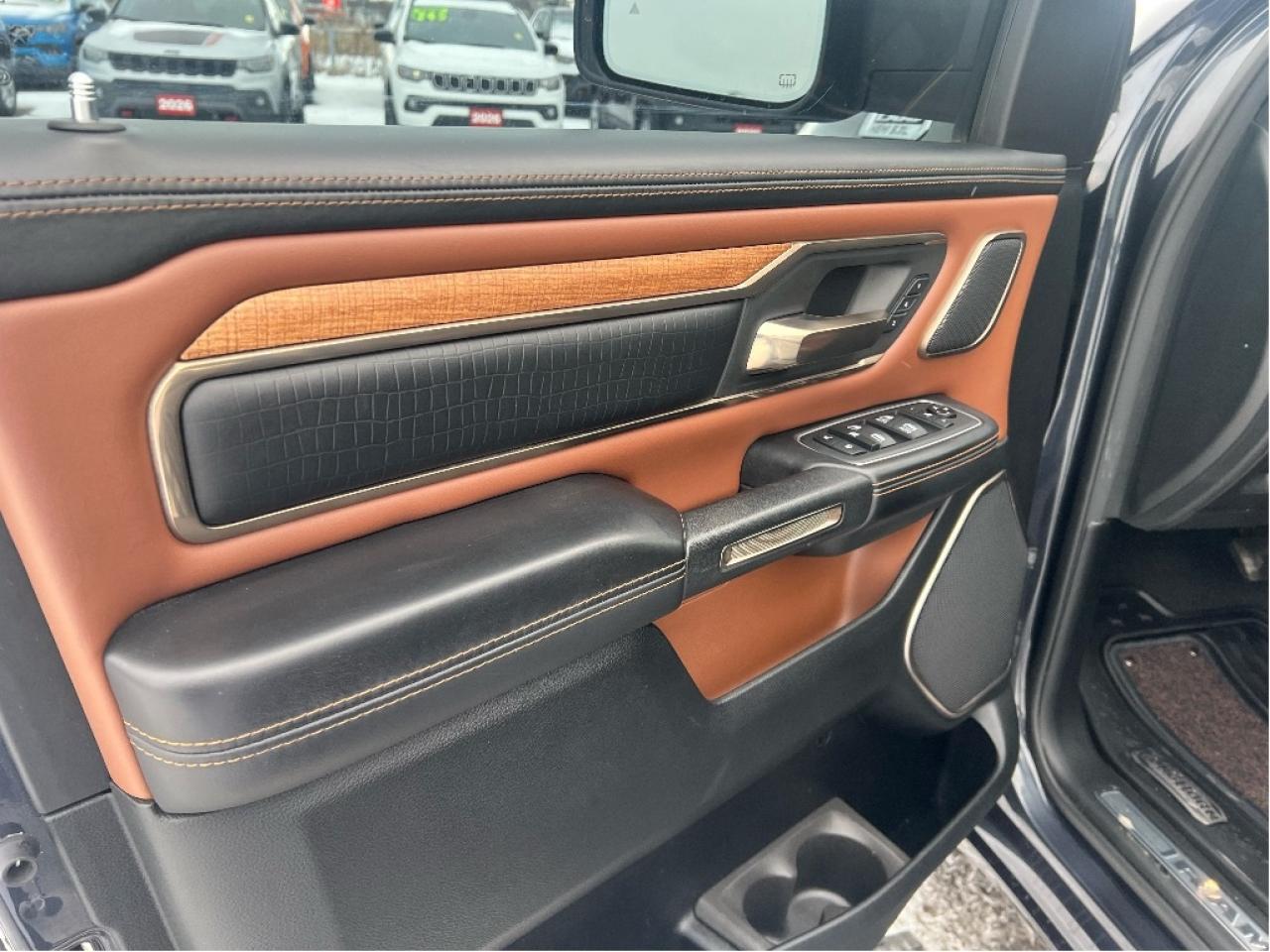 2021 RAM 1500 Longhorn Crew 4x4 V8 *LTHR *NAVI *SUN *MAX TOW Photo