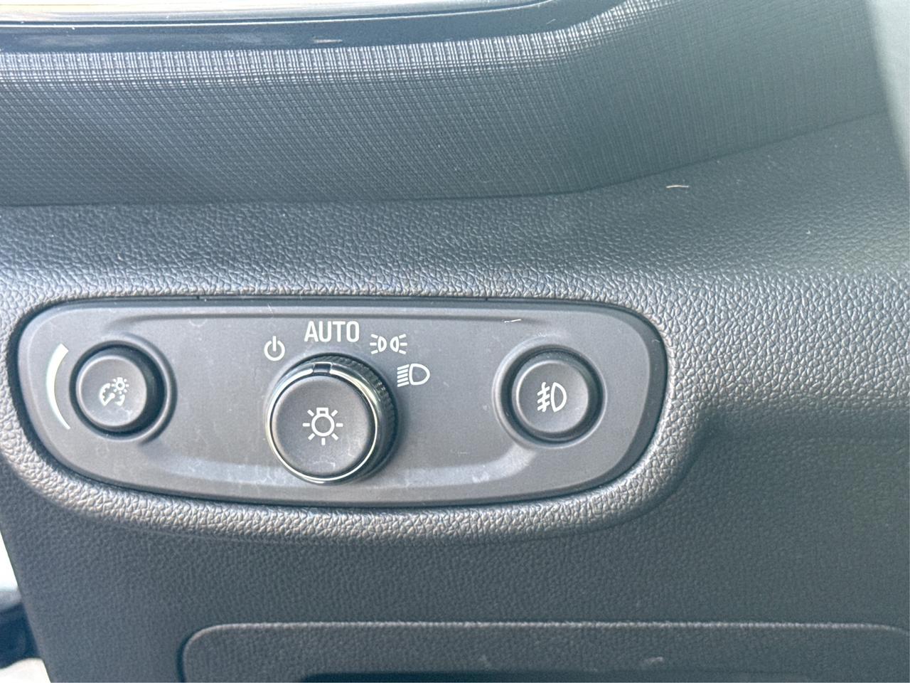 2023 Chevrolet TrailBlazer AWD HEATED SEATS REMOTE START WE FINANCE ALL CREDT Photo