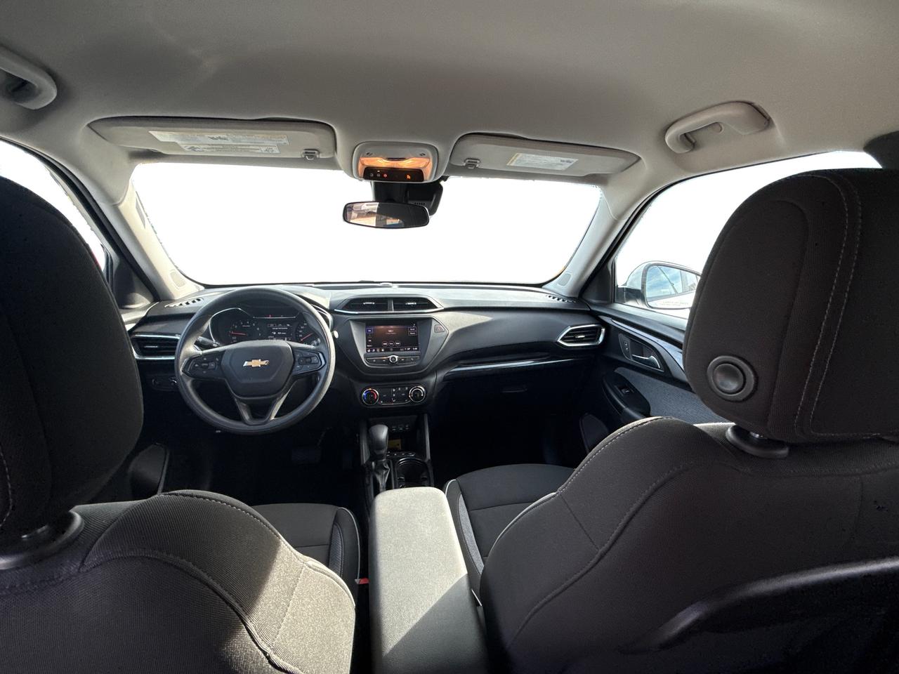 2023 Chevrolet TrailBlazer AWD HEATED SEATS REMOTE START WE FINANCE ALL CREDT Photo
