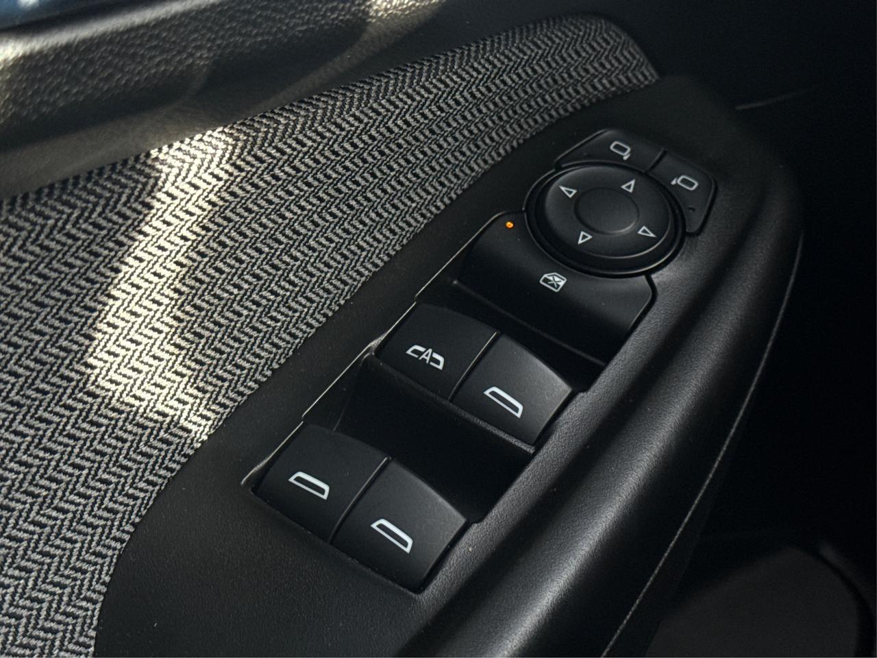 2023 Chevrolet TrailBlazer AWD HEATED SEATS REMOTE START WE FINANCE ALL CREDT Photo
