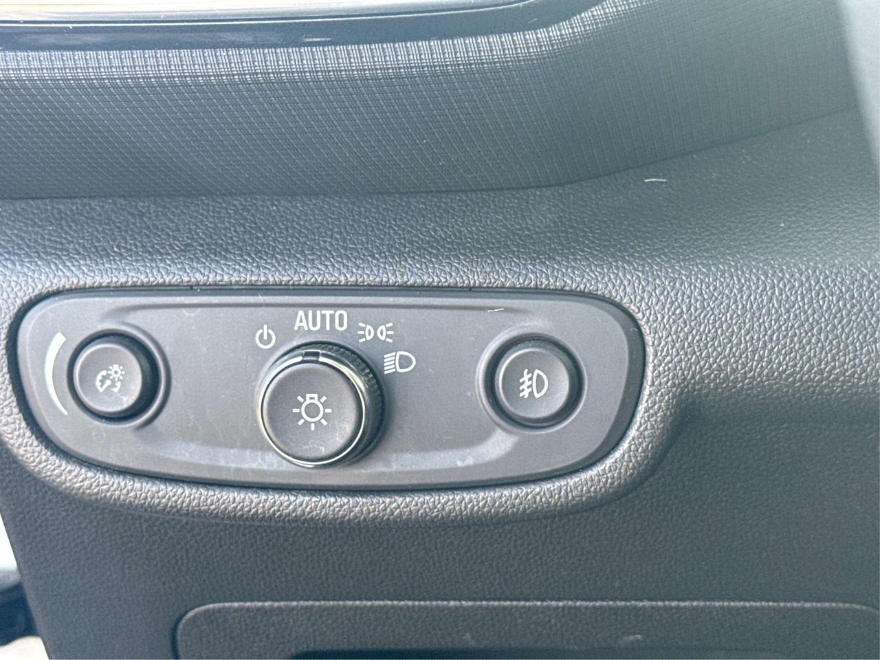 2023 Chevrolet TrailBlazer AWD HEATED SEATS REMOTE START WE FINANCE ALL CREDT Photo