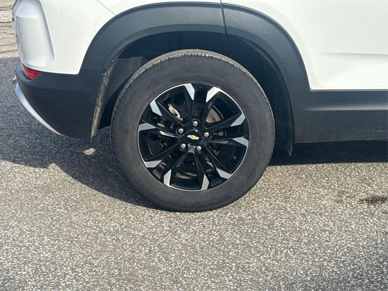 2023 Chevrolet TrailBlazer AWD HEATED SEATS REMOTE START WE FINANCE ALL CREDT Photo