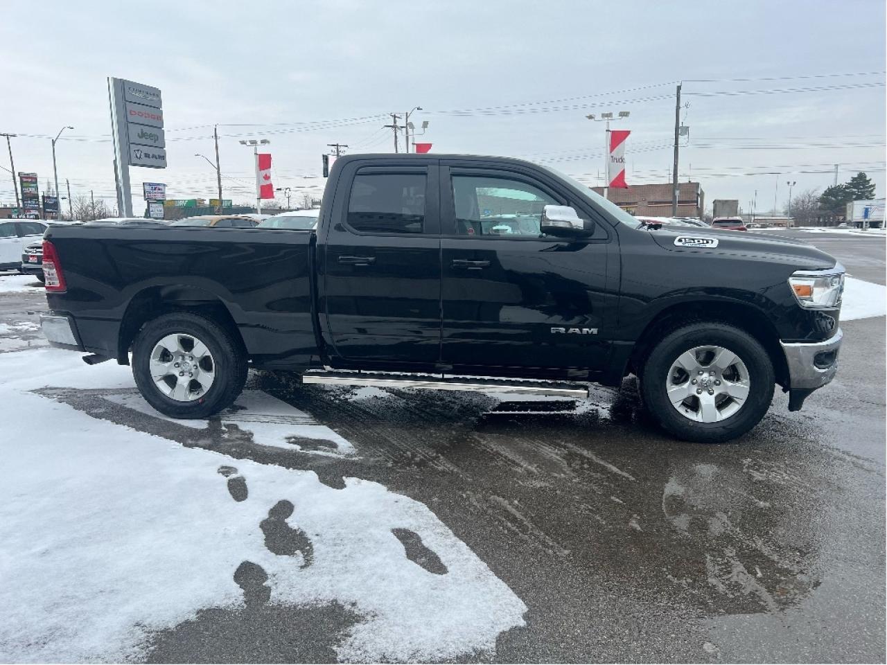 2022 RAM 1500 Big Horn Quad 4x2 V6 *CLEAN CARFAX *LOW KMS Photo4