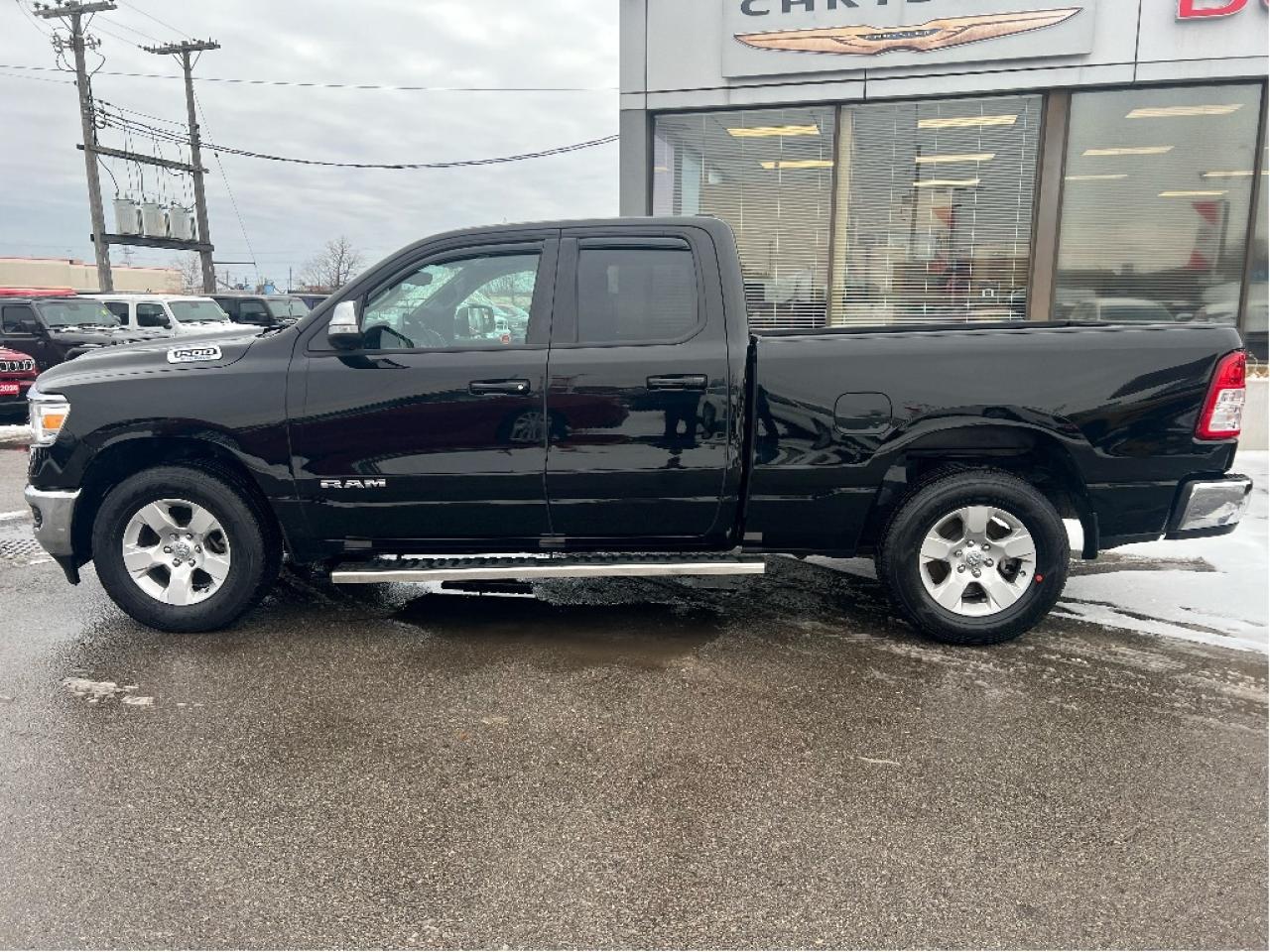 2022 RAM 1500 Big Horn Quad 4x2 V6 *CLEAN CARFAX *LOW KMS Photo