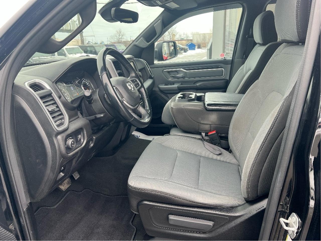 2022 RAM 1500 Big Horn Quad 4x2 V6 *CLEAN CARFAX *LOW KMS Photo