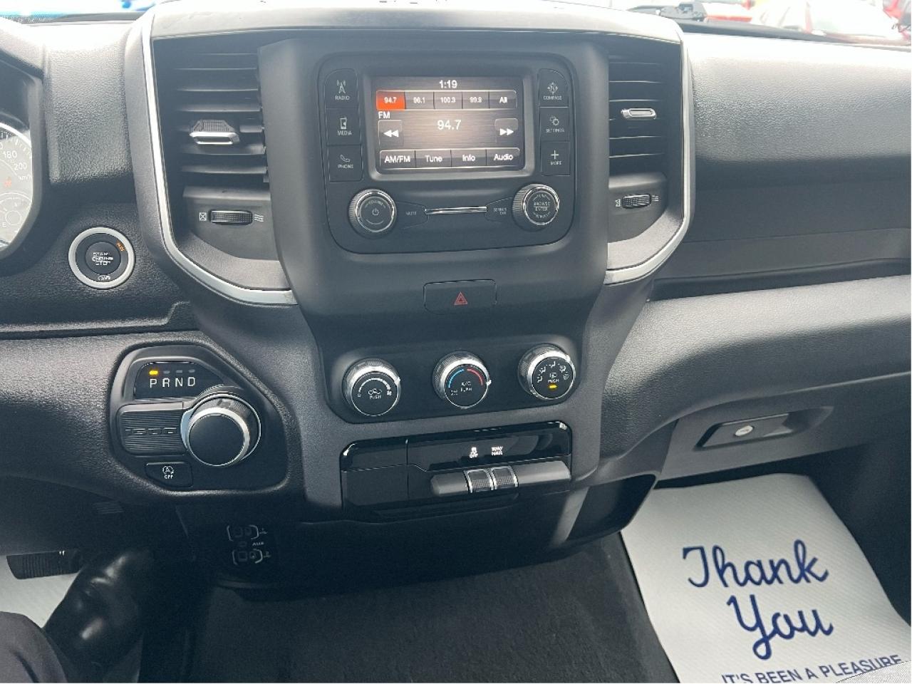 2022 RAM 1500 Big Horn Quad 4x2 V6 *CLEAN CARFAX *LOW KMS Photo