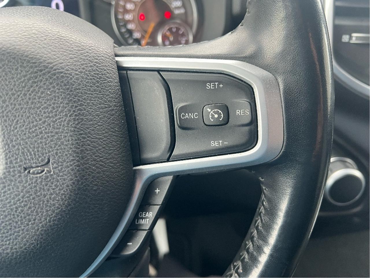 2022 RAM 1500 Big Horn Quad 4x2 V6 *CLEAN CARFAX *LOW KMS Photo