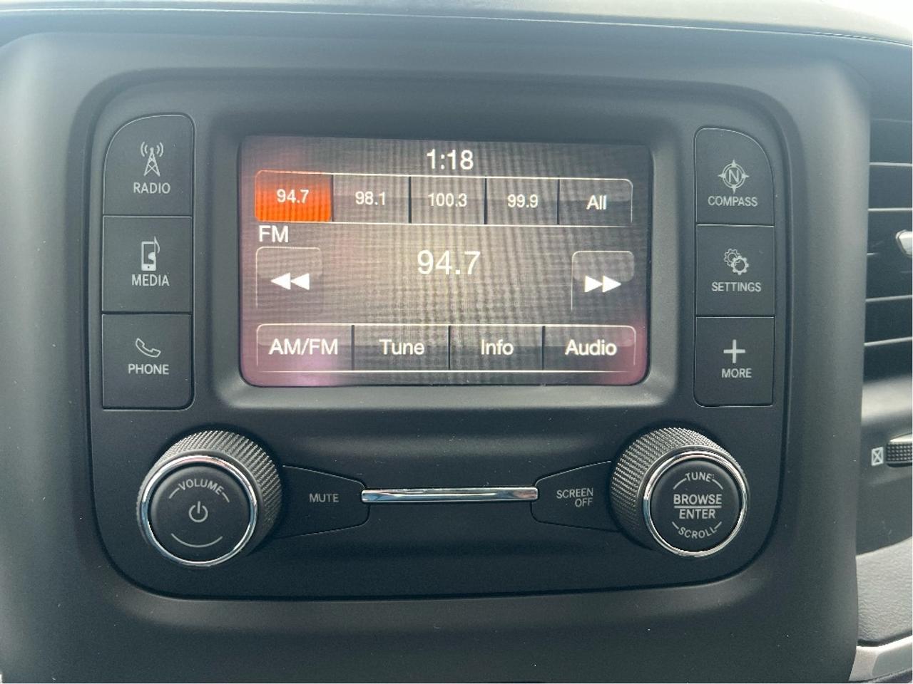 2022 RAM 1500 Big Horn Quad 4x2 V6 *CLEAN CARFAX *LOW KMS Photo