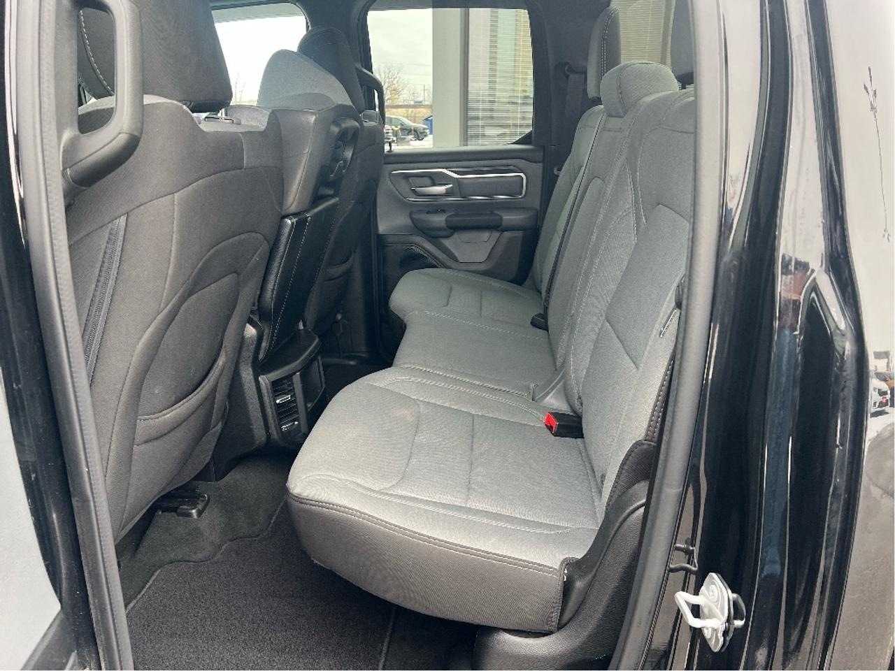 2022 RAM 1500 Big Horn Quad 4x2 V6 *CLEAN CARFAX *LOW KMS Photo