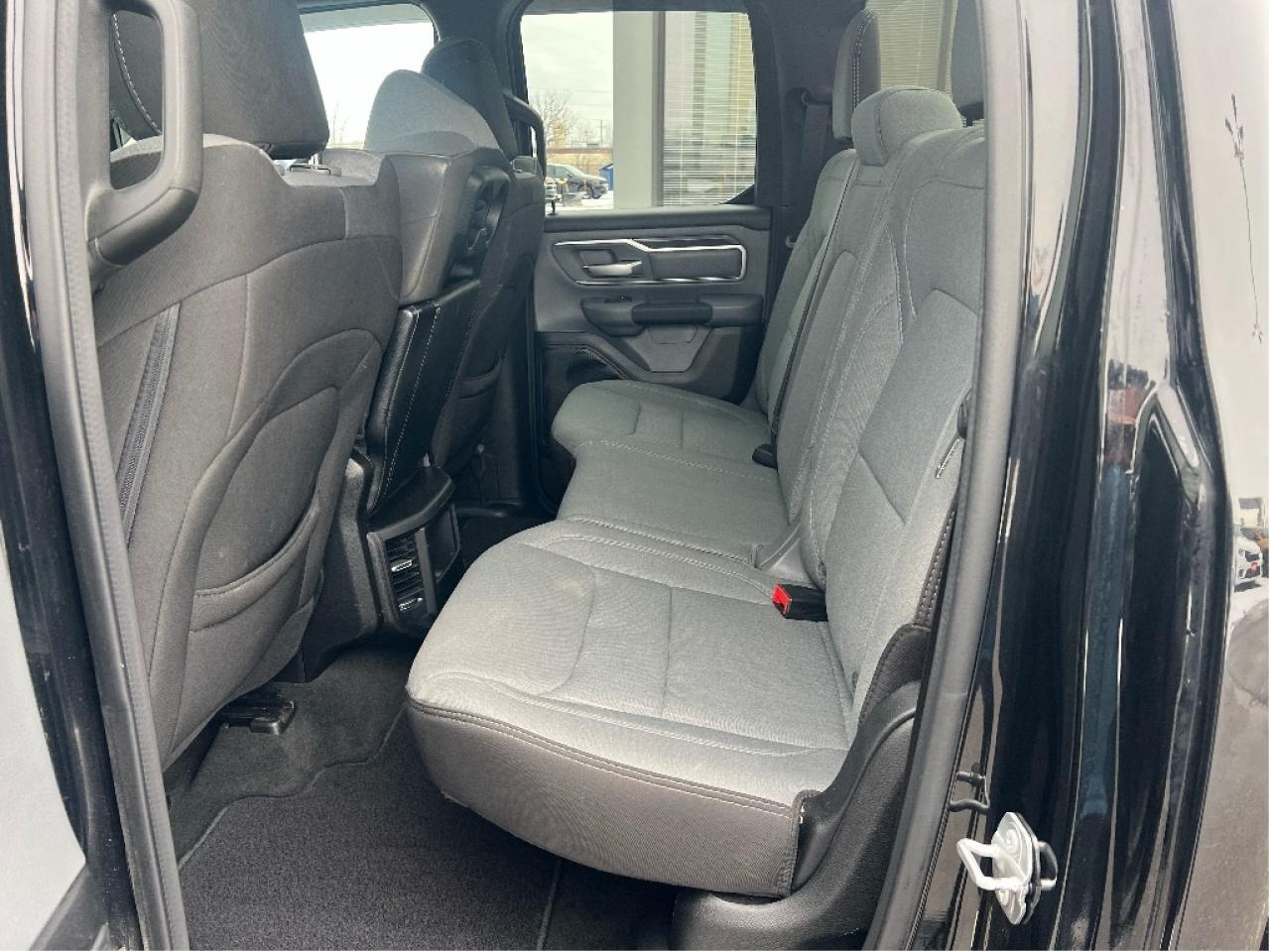 2022 RAM 1500 Big Horn Quad 4x2 V6 *CLEAN CARFAX *LOW KMS Photo