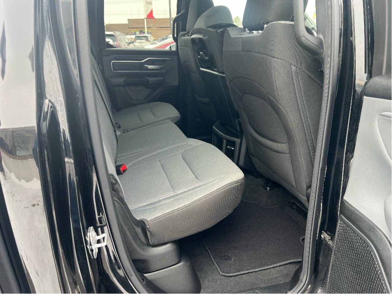 2022 RAM 1500 Big Horn Quad 4x2 V6 *CLEAN CARFAX *LOW KMS Photo