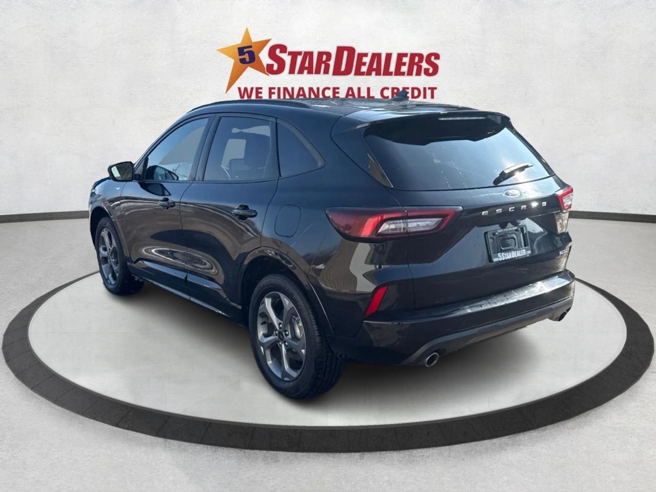 2023 Ford Escape AWD HEATED SEATS MINT! WE FINANCE ALL CREDIT Photo