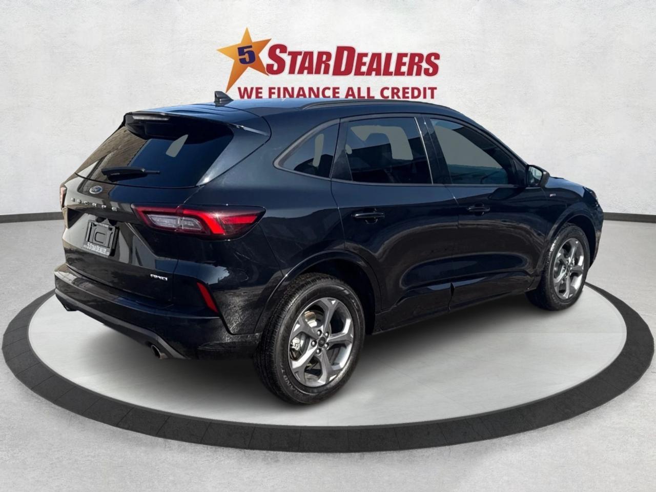 2023 Ford Escape AWD HEATED SEATS MINT! WE FINANCE ALL CREDIT Photo