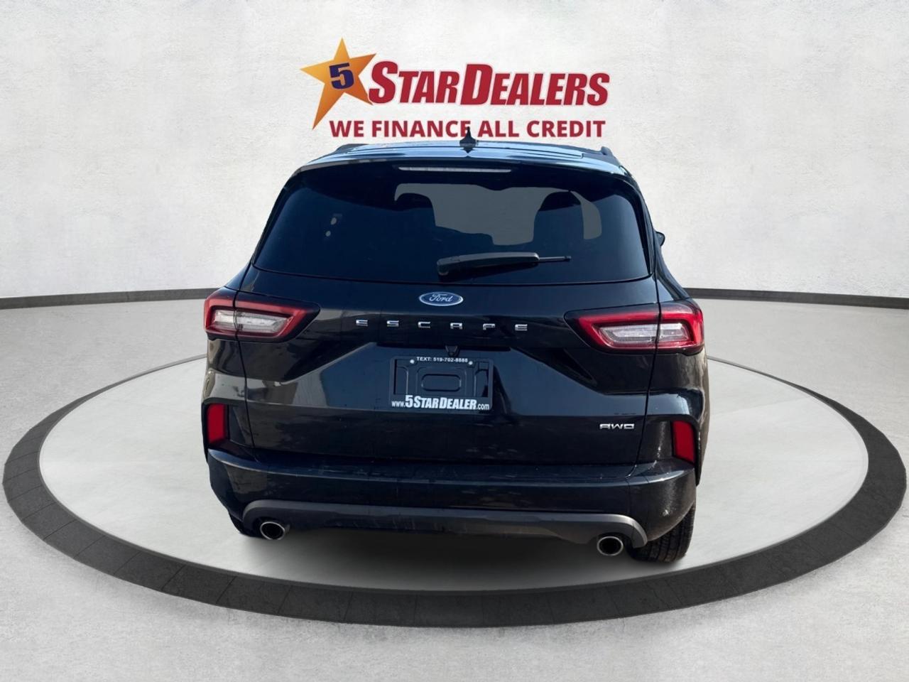 2023 Ford Escape AWD HEATED SEATS MINT! WE FINANCE ALL CREDIT Photo