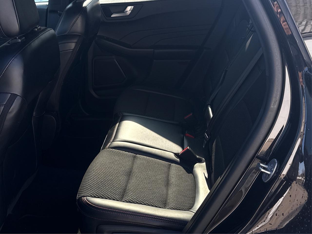 2023 Ford Escape AWD HEATED SEATS MINT! WE FINANCE ALL CREDIT Photo