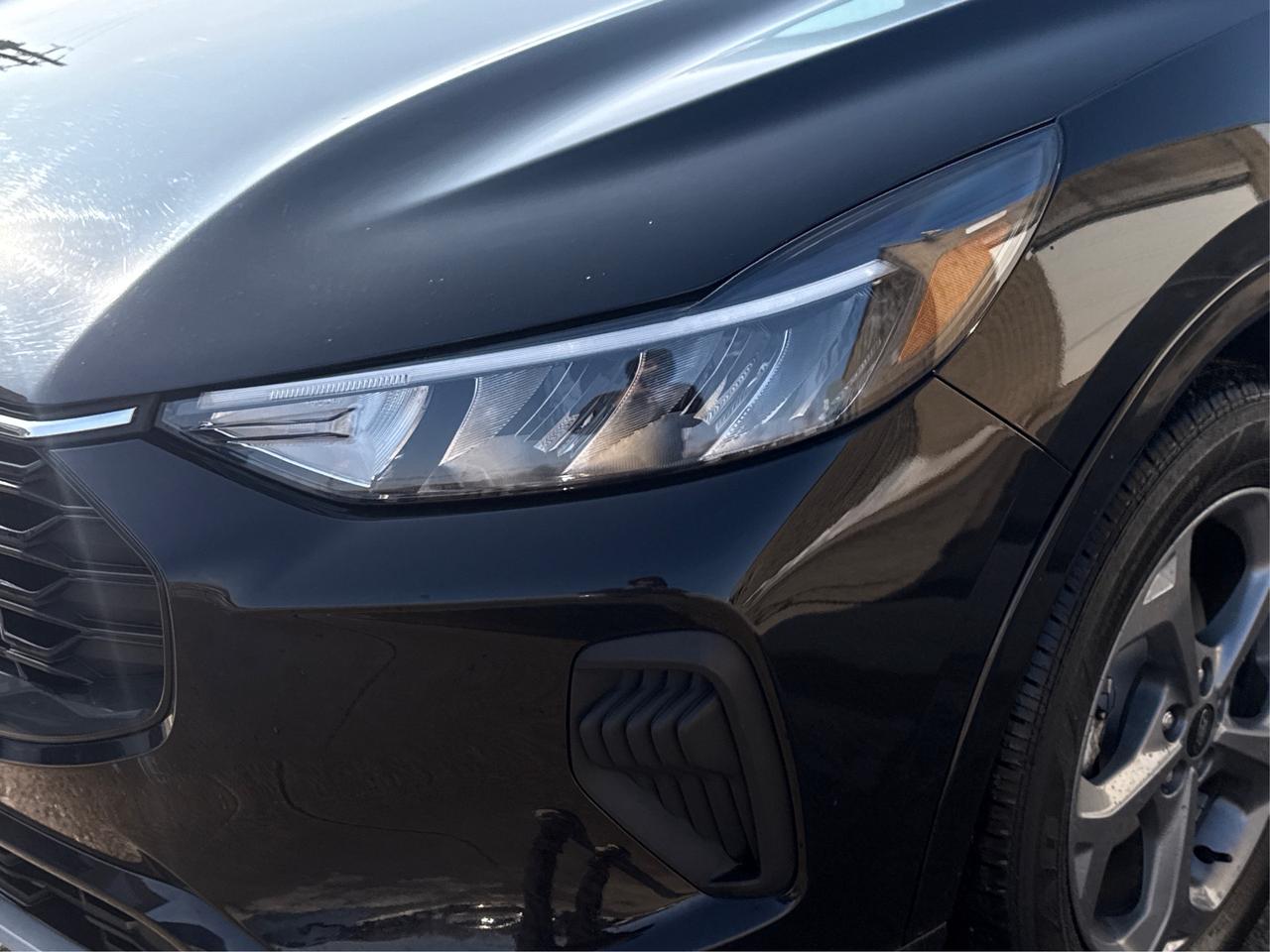 2023 Ford Escape AWD HEATED SEATS MINT! WE FINANCE ALL CREDIT Photo