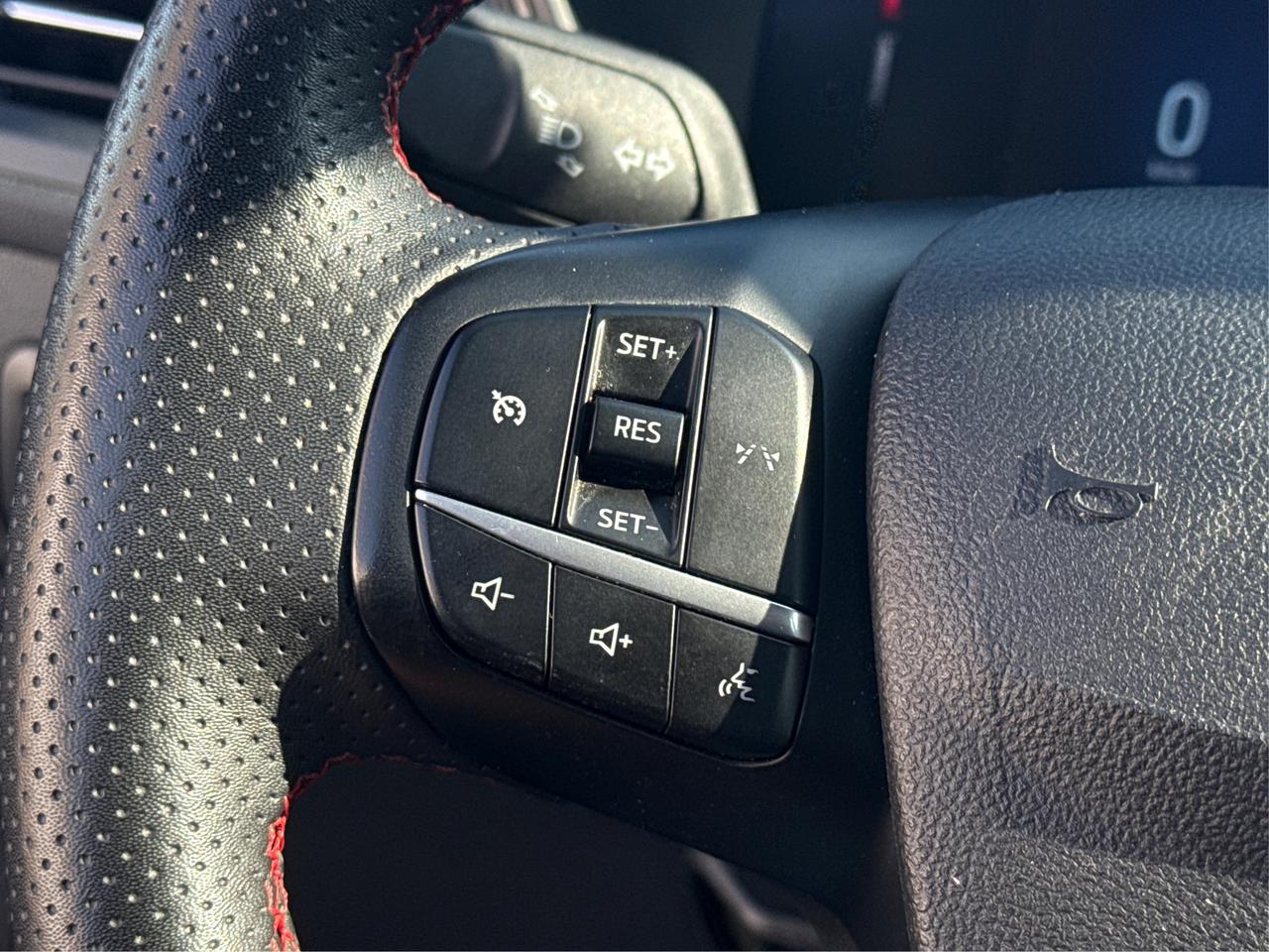 2023 Ford Escape AWD HEATED SEATS MINT! WE FINANCE ALL CREDIT Photo