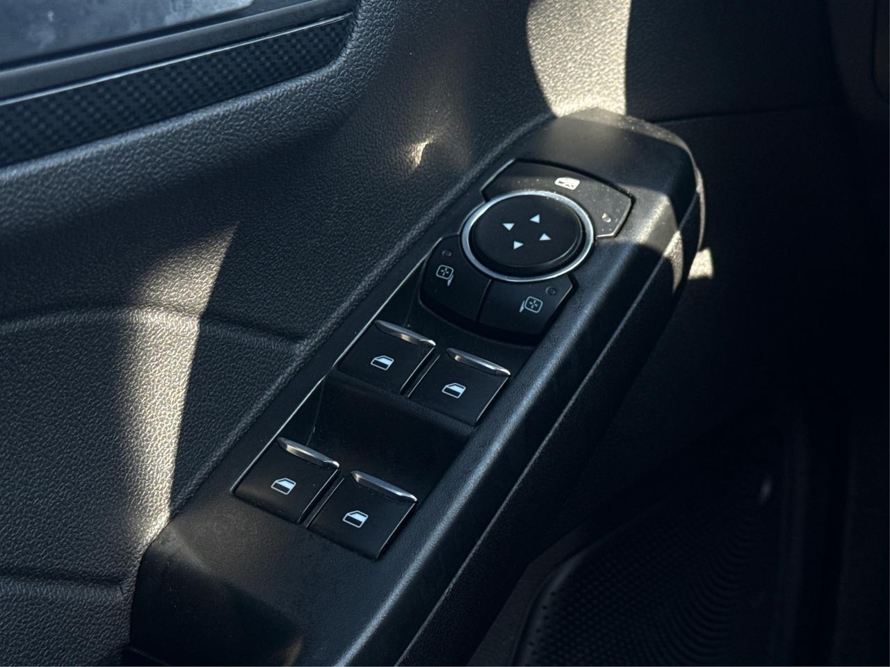 2023 Ford Escape AWD HEATED SEATS MINT! WE FINANCE ALL CREDIT Photo