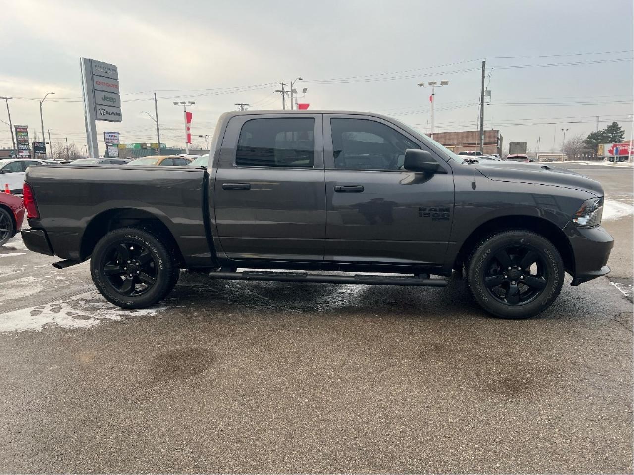 2023 RAM 1500 Classic Express Crew 4x4 V6 *LTHR *LOW KMS *CLEAN CARFAX Photo