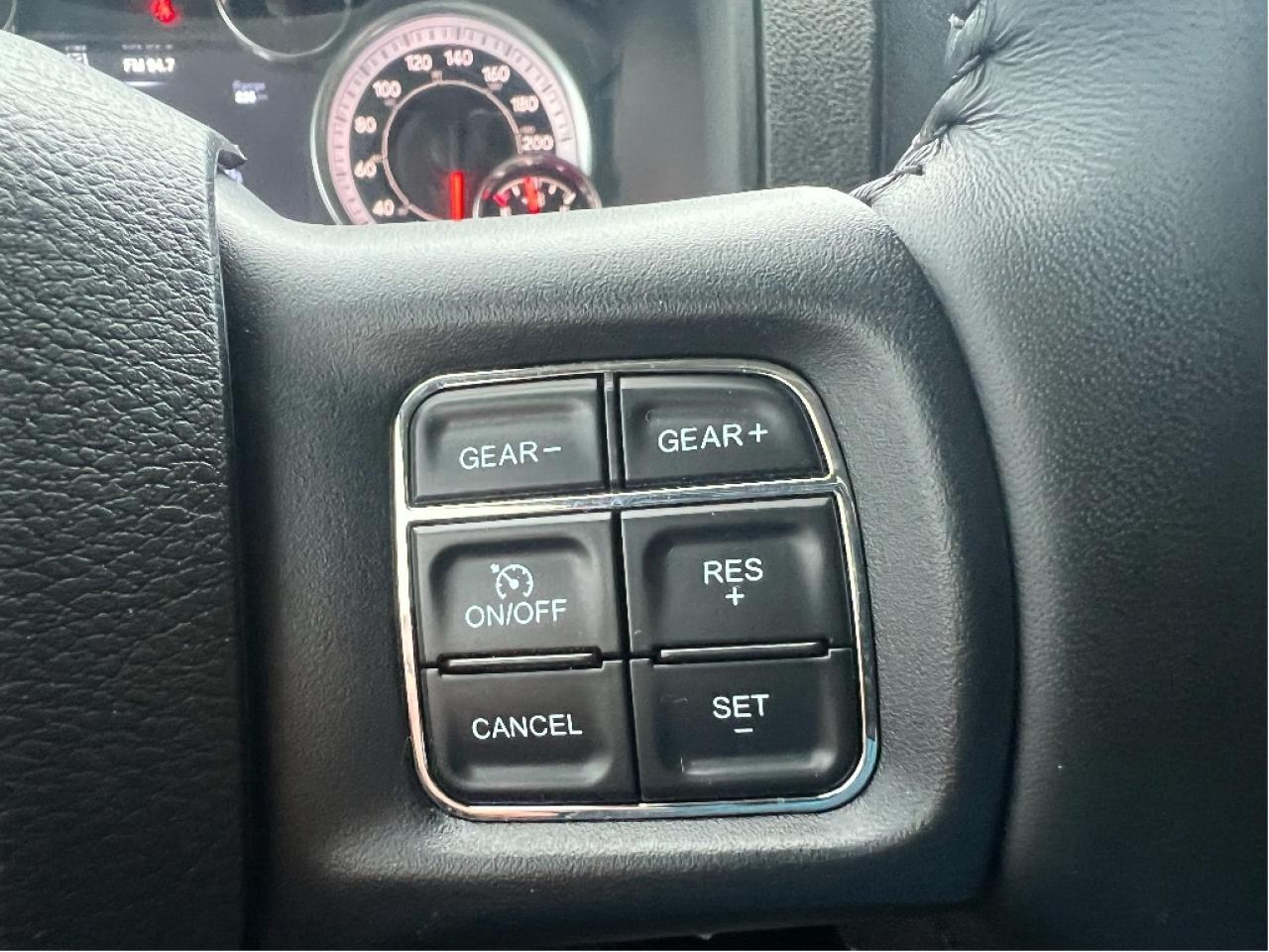 2023 RAM 1500 Classic Express Crew 4x4 V6 *LTHR *LOW KMS *CLEAN CARFAX Photo