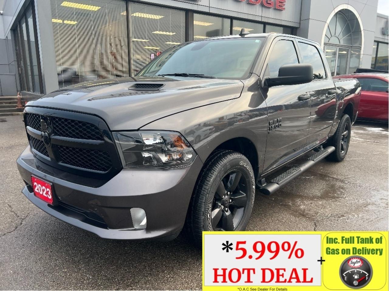 2023 RAM 1500 Classic Express Crew 4x4 V6 *LTHR *LOW KMS *CLEAN CARFAX Photo0
