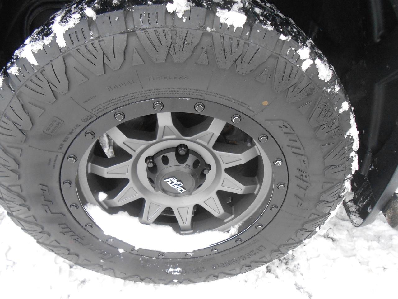 2014 RAM 1500 4WD Crew Cab 140.5  SLT ECO DIESEL SAFETY INCLUDED Photo