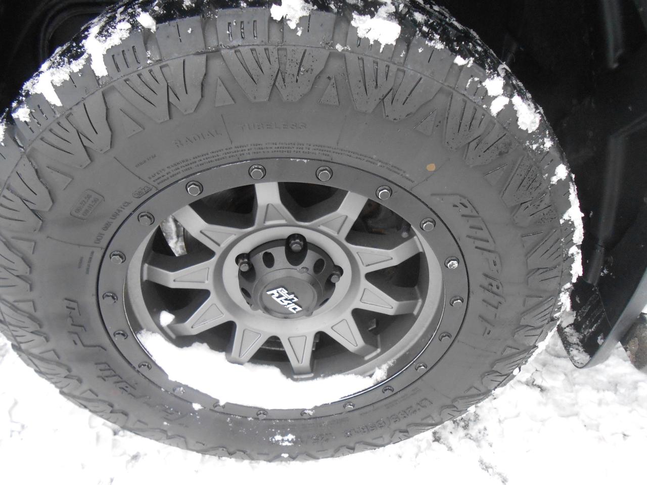 2014 RAM 1500 4WD Crew Cab 140.5  SLT ECO DIESEL SAFETY INCLUDED Photo