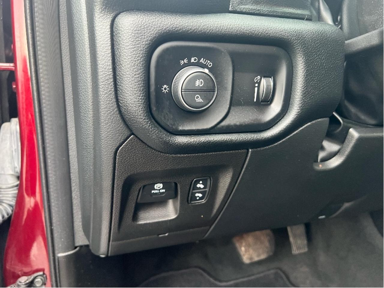 2022 RAM 1500 Big Horn Quad 4x2 V6 *LOW KMS *CLEAN CARFAX Photo