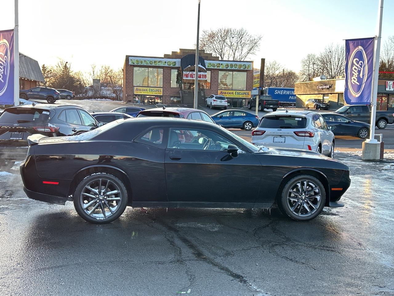 2021 Dodge Challenger COUPE 2DR 3.6L AWD LEATHER HEATED SEATS SUNROOF Photo
