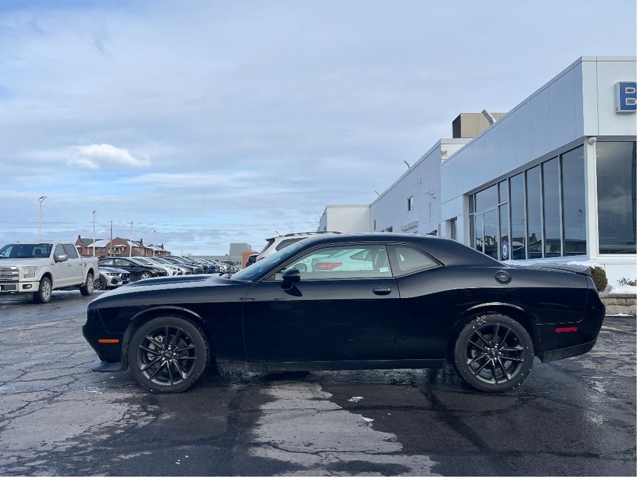 2021 Dodge Challenger COUPE 2DR 3.6L AWD LEATHER HEATED SEATS SUNROOF Photo4