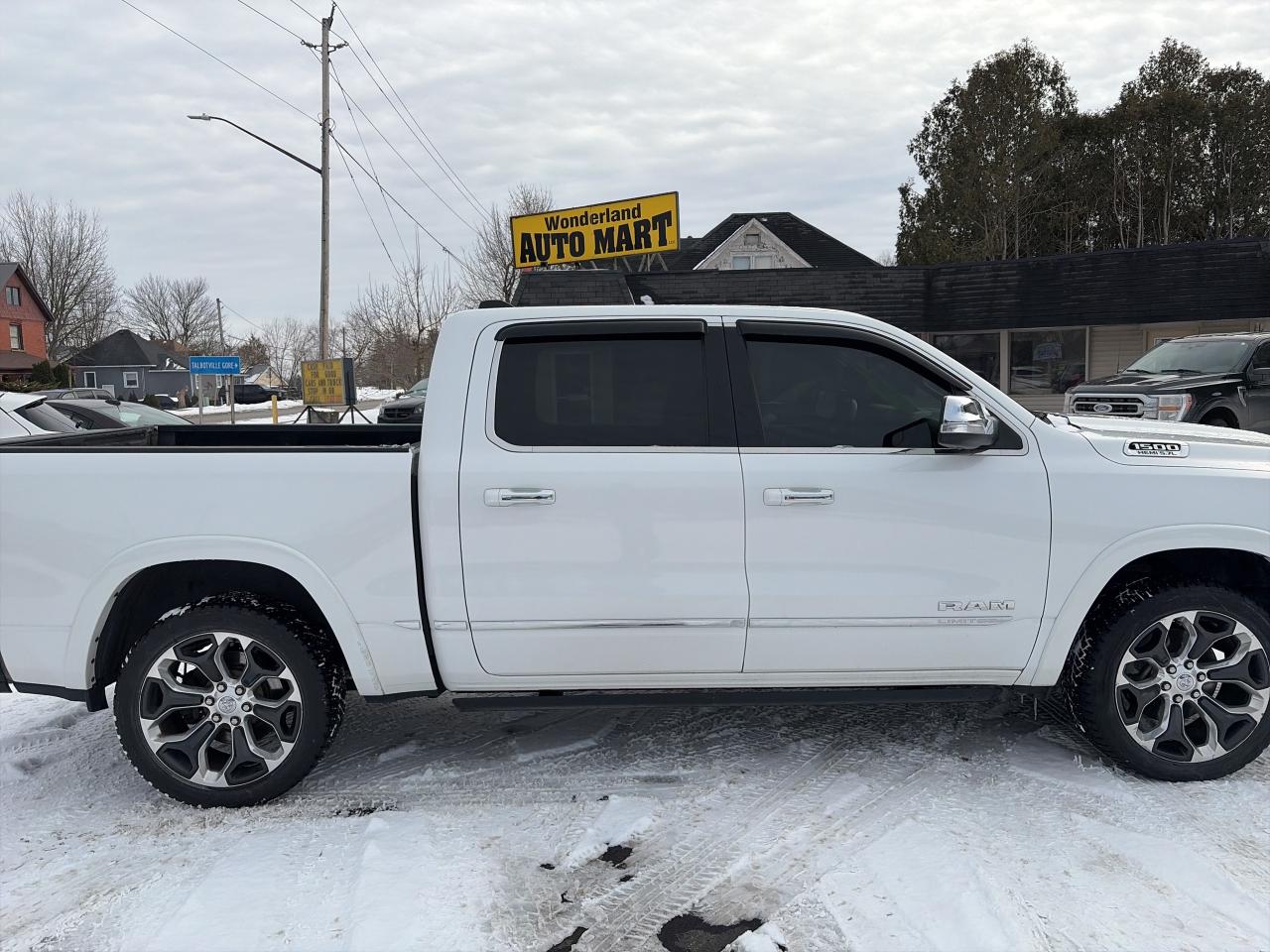 2020 RAM 1500 LIMITED-FULLY LOADED-X2 SUNROOF-4X4 Photo3