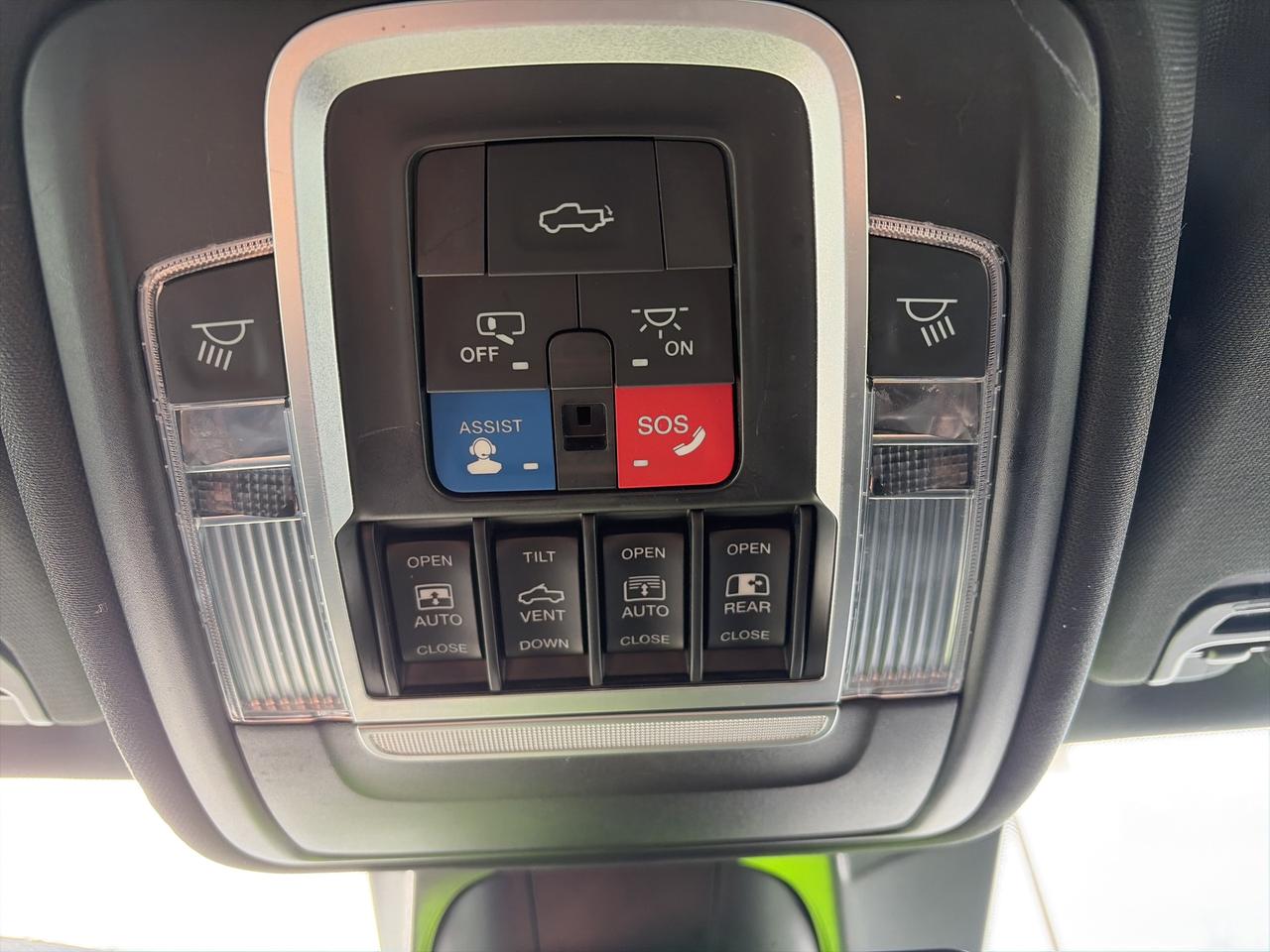 2020 RAM 1500 LIMITED-FULLY LOADED-X2 SUNROOF-4X4 Photo