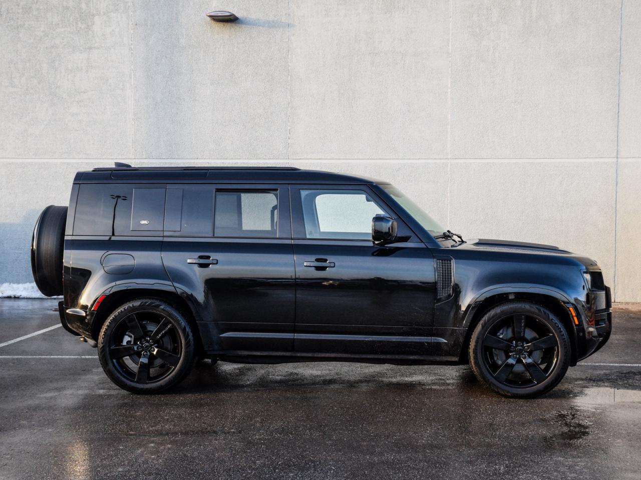 2023 Land Rover Defender LOADED 22's ULTRA LOW KM's AIR SUSPENSION Photo