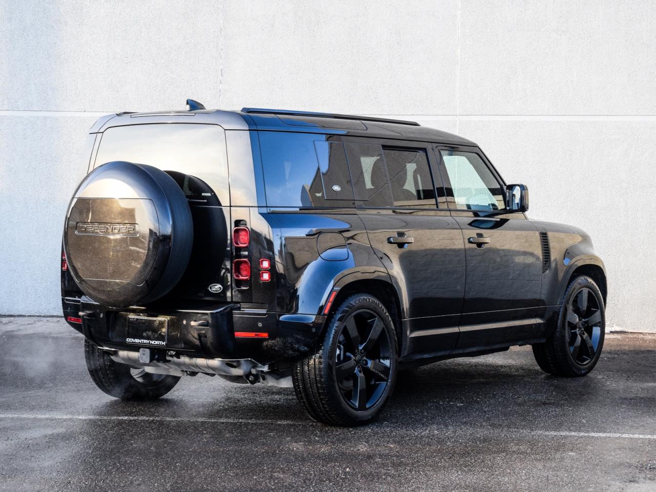 2023 Land Rover Defender LOADED 22's ULTRA LOW KM's AIR SUSPENSION Photo